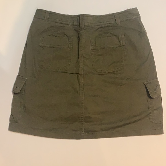 Croft and Barrow size 6 Hunter Green Skort - Picture 2 of 4
